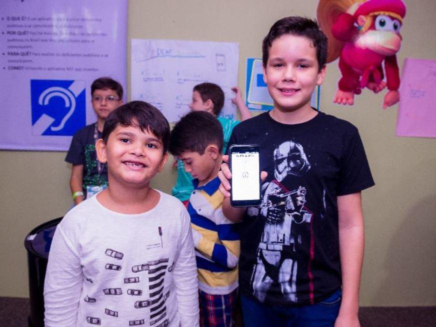Estudantes criam aplicativo que facilita comunicação com crianças
