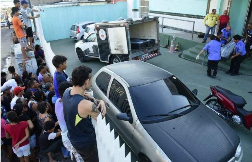 Grupo invade jogo de futebol amador em Manaus e mata três durante live -  Superesportes