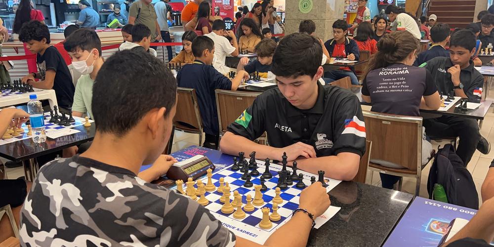 Crianças e jovens de diferentes Estados participam do primeiro dia de  Torneio de Xadrez - Portal Em Tempo