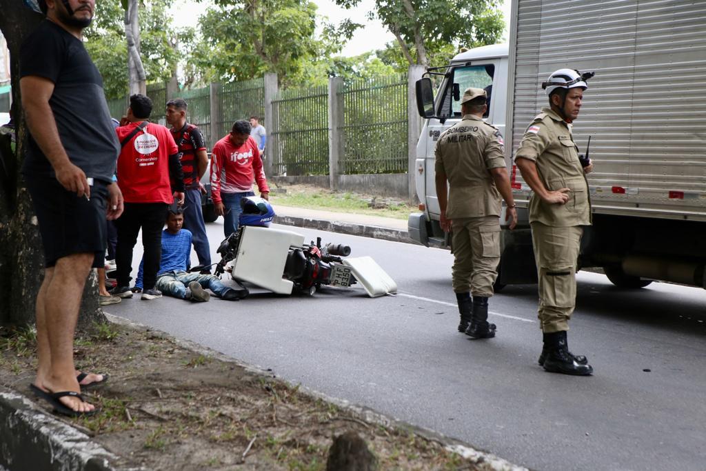 O motociclista foi o único a ter ferimentos superficiais (Foto: Gilson Mello)