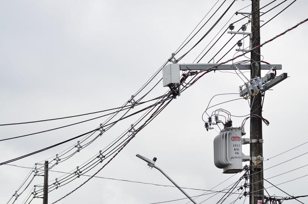 Concessionária diz que legislar sobre medidores aéreos é competência federal, e não municipal (Foto: Junio Matos)