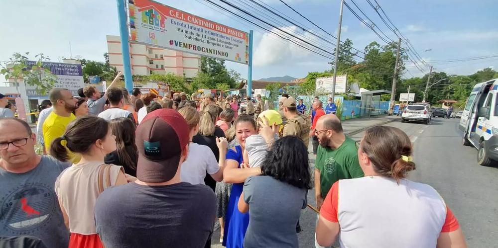 URGENTE: Homem invade evento de crianças com machadinho e deixa todos em  pânico - TopElegance