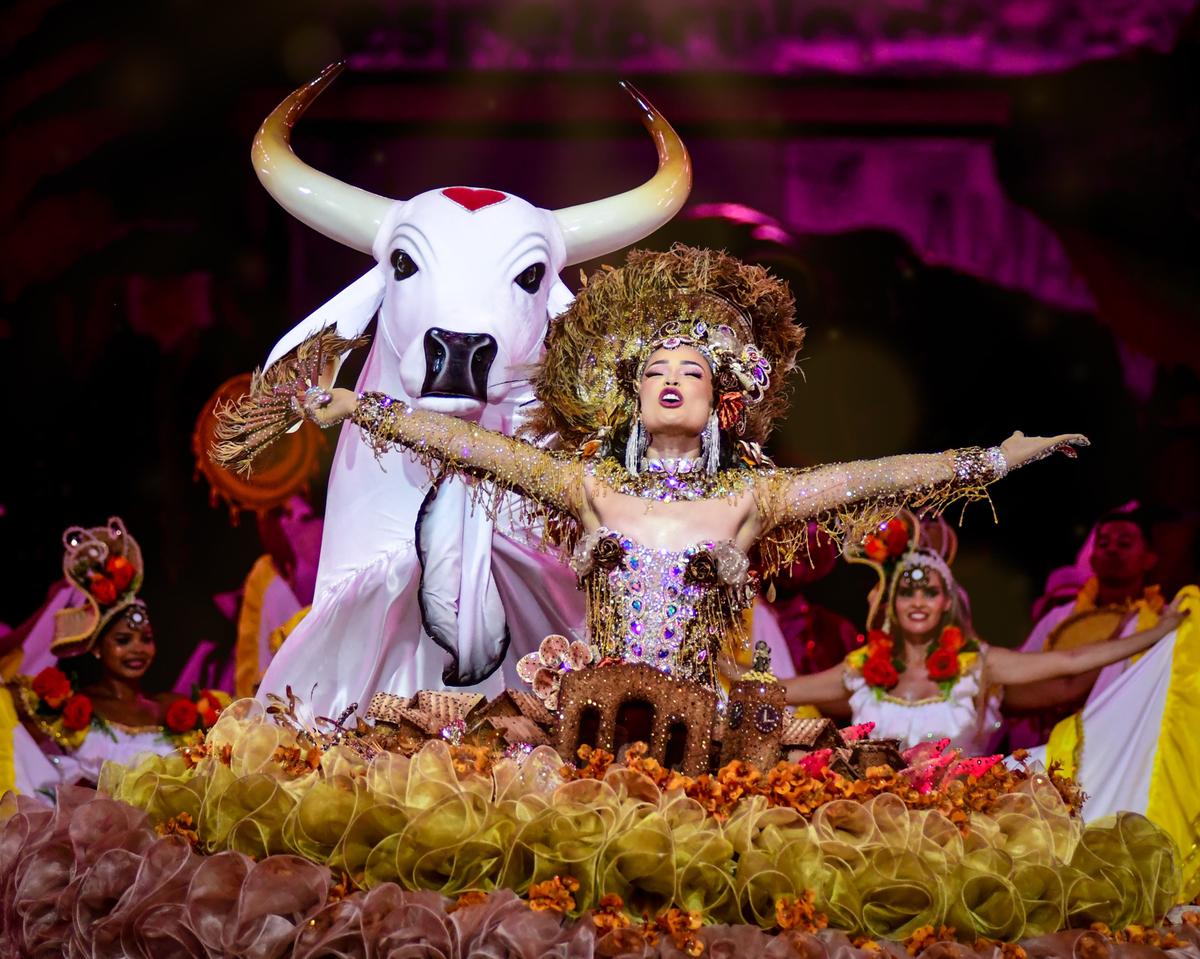 Valentina Coimbra encerra sua participação do festiva sendo um dos destaques da noite. (Foto; Paulo Bindá/A Crítica)