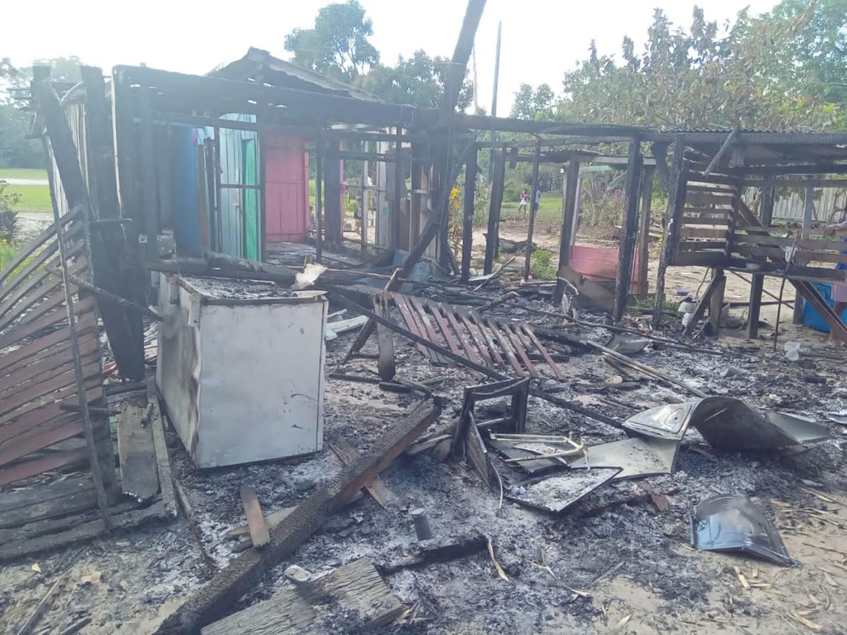 Destruição ocasionada pelo fogo (Foto: Divulgação)