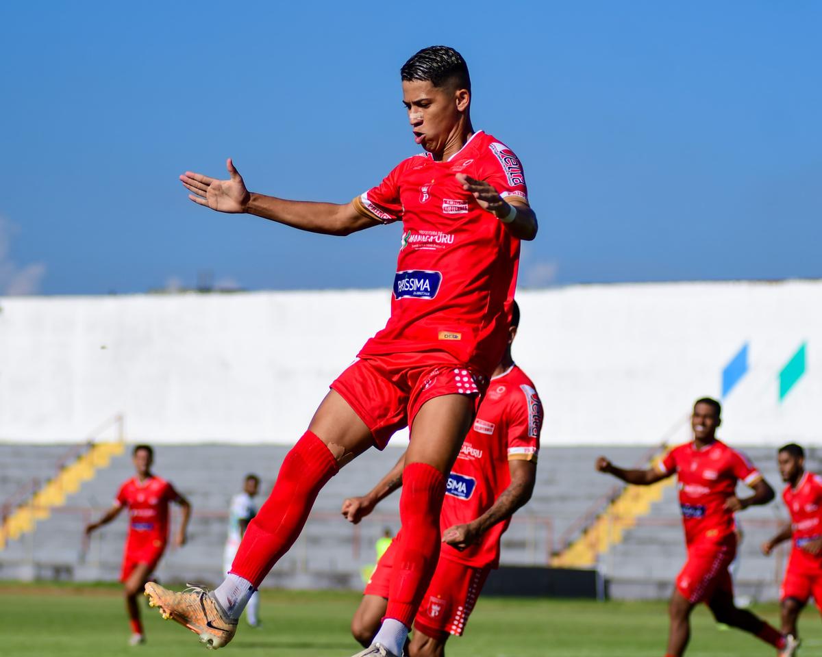 O camisa 7 projeta uma semana intensa de trabalho (Foto: Paulo Bindá/AC)