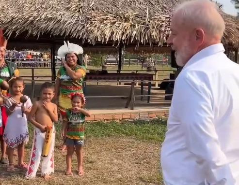 Nesta terça-feira, o presidente já fez uma visita à Aldeia Kainã, do Povo Munduruku (Foto: Reprodução Intagram)