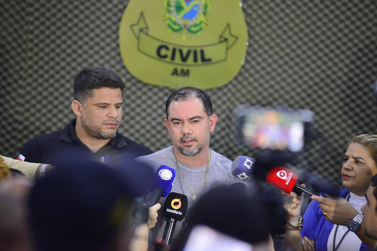 O delegado Wenceslan de Queiroz, titular do 12° Distrito Integrado de Polícia (DIP), detalhou o caso (Foto: Junio Matos/A CRÍTICA)