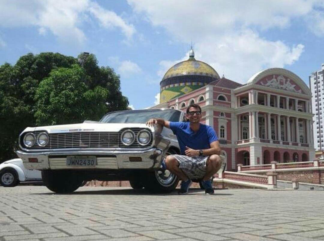 Avelino possui três veículos, sendo um Impala 1964, um Dodge Dart 1975 e um Opala 1989 (Foto: Arquivo Pessoal)