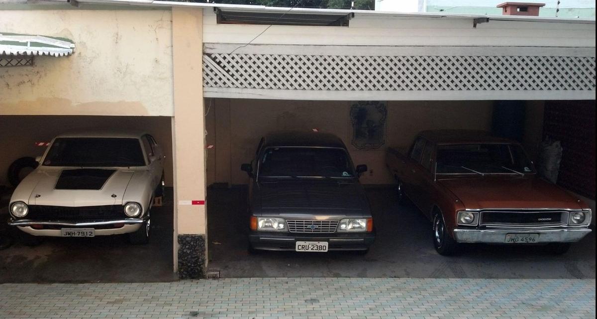 Os carros de Avelino na garagem (Foto: Arquivo Pessoal)