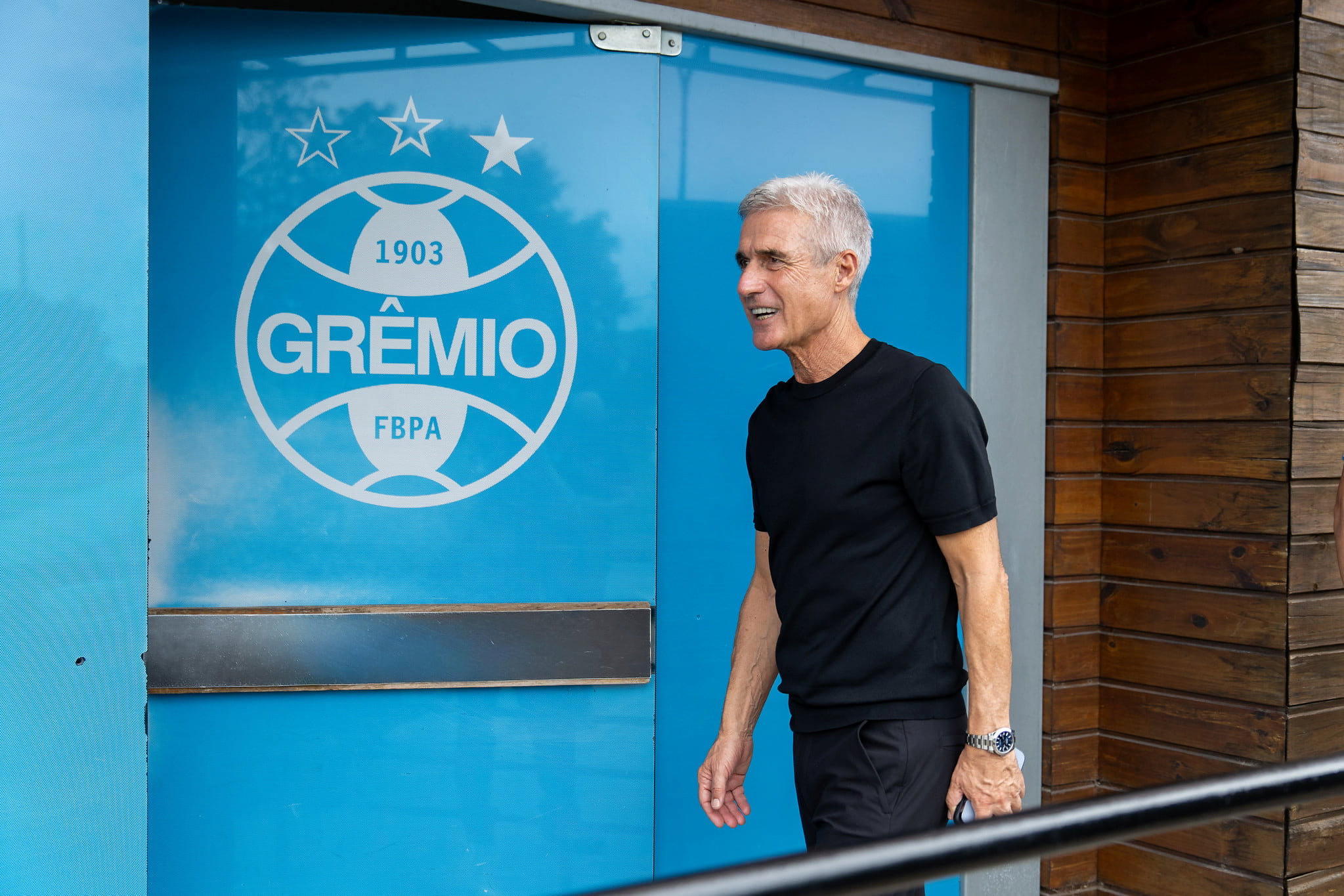 Grêmio anuncia atacante Matheus Nascimento como reforço